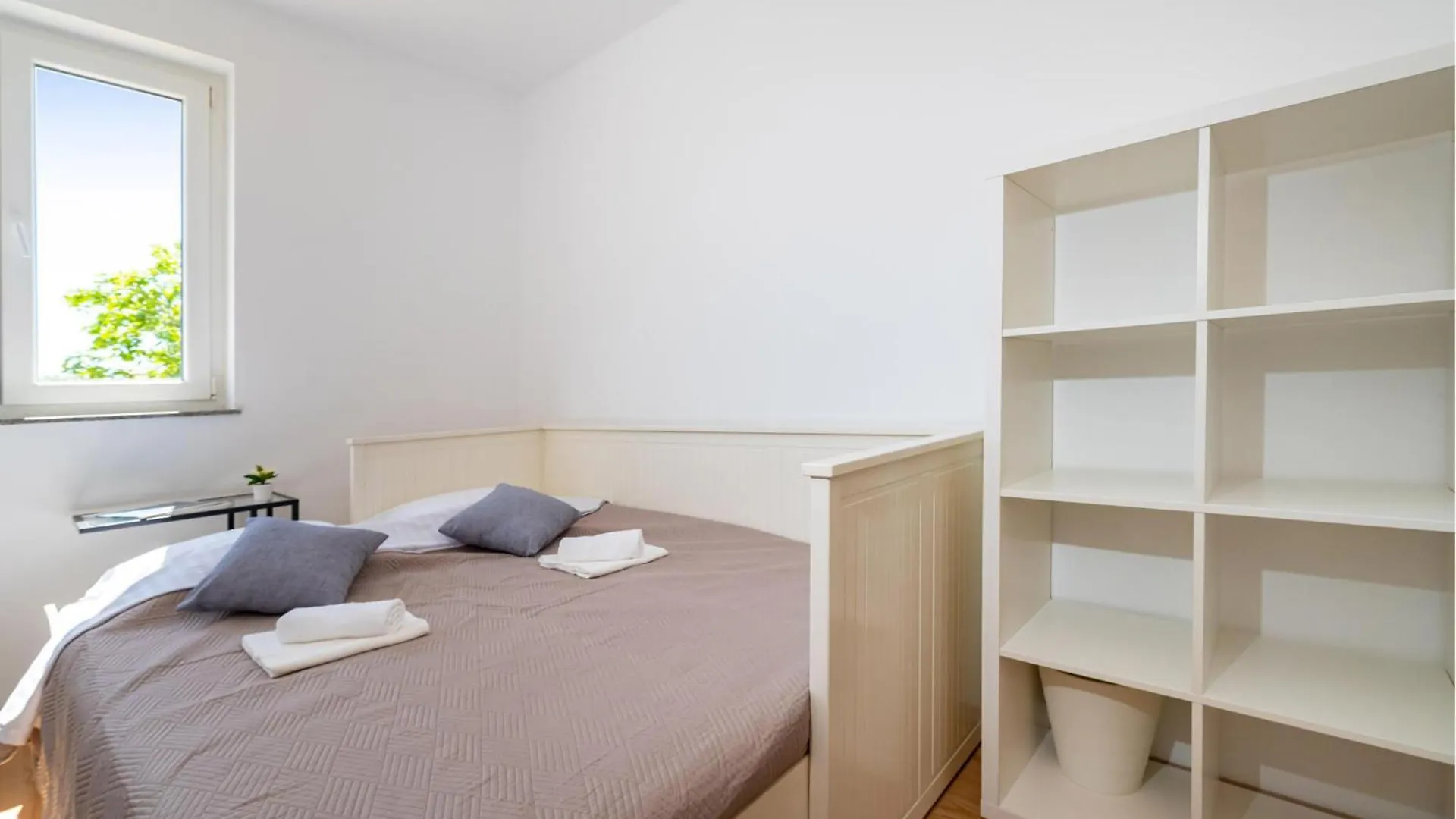 בית נופש 3 Bedroom Cozy Home In Brisevo